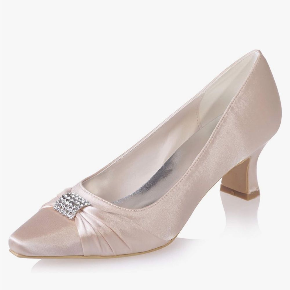 Women’s Rhinestone Satin Pointed Toe champagne size 5.5